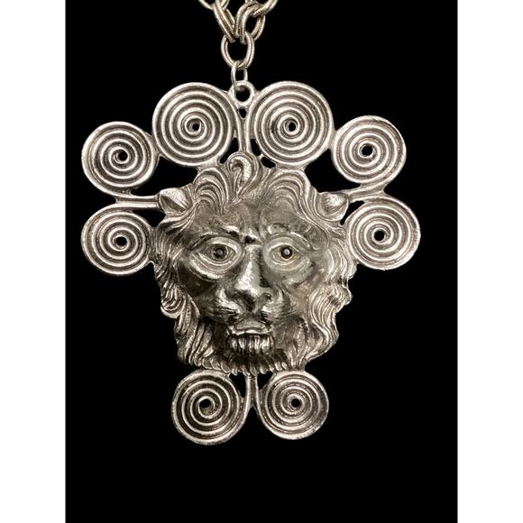 Magnificent VTG Alexis Kirk Lion Face Pendant Silver Tone Metal Chain Necklace - Picture 2 of 4